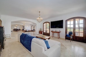 Villa, plusieurs chambres | Coin séjour