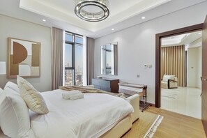 1 bedroom, in-room safe, iron/ironing board, travel cot - Stylish New Apt, Minutes from Downtown Dubai (Business Bay)