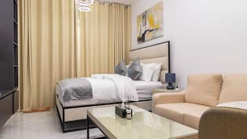 Brankas, setrika/meja setrika, dan Wi-Fi gratis