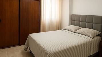 1 quarto, escrivaninha, Wi-Fi de cortesia, roupa de cama