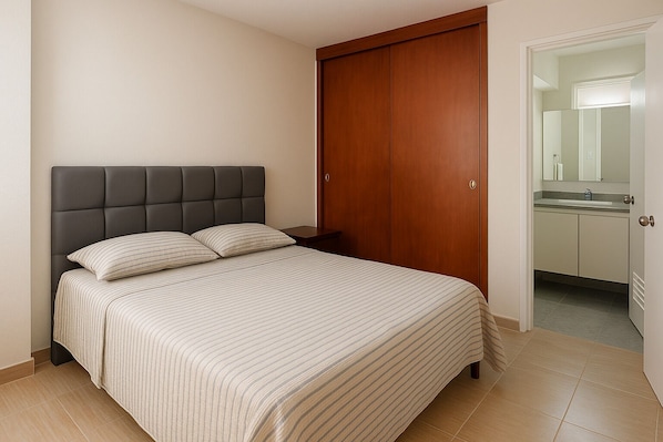 1 bedroom, desk, free WiFi, bed sheets