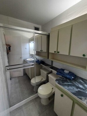 Hårtørrer, håndklæder, Sæbe, Toiletpapir