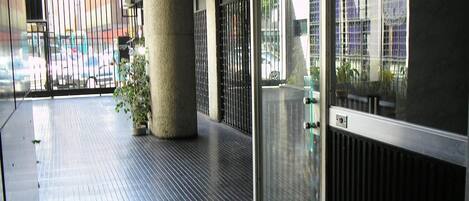 تفاصيل الفندق من الخارج