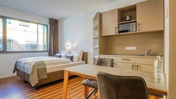 Doppelzimmer Barrierefrei | Schreibtisch, laptopgeeigneter Arbeitsplatz, kostenloses WLAN