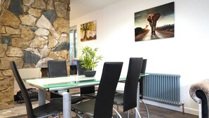 Unclassified image, 2 of 22, button - 4 Bedrooms - Parking - Balcony - 30min to London (Reading)