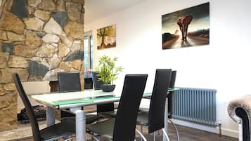 Villa | Dining