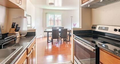 Modern & Cozy 2 Bedroom 2 Bathroom Suite with Sofabed 75" TV