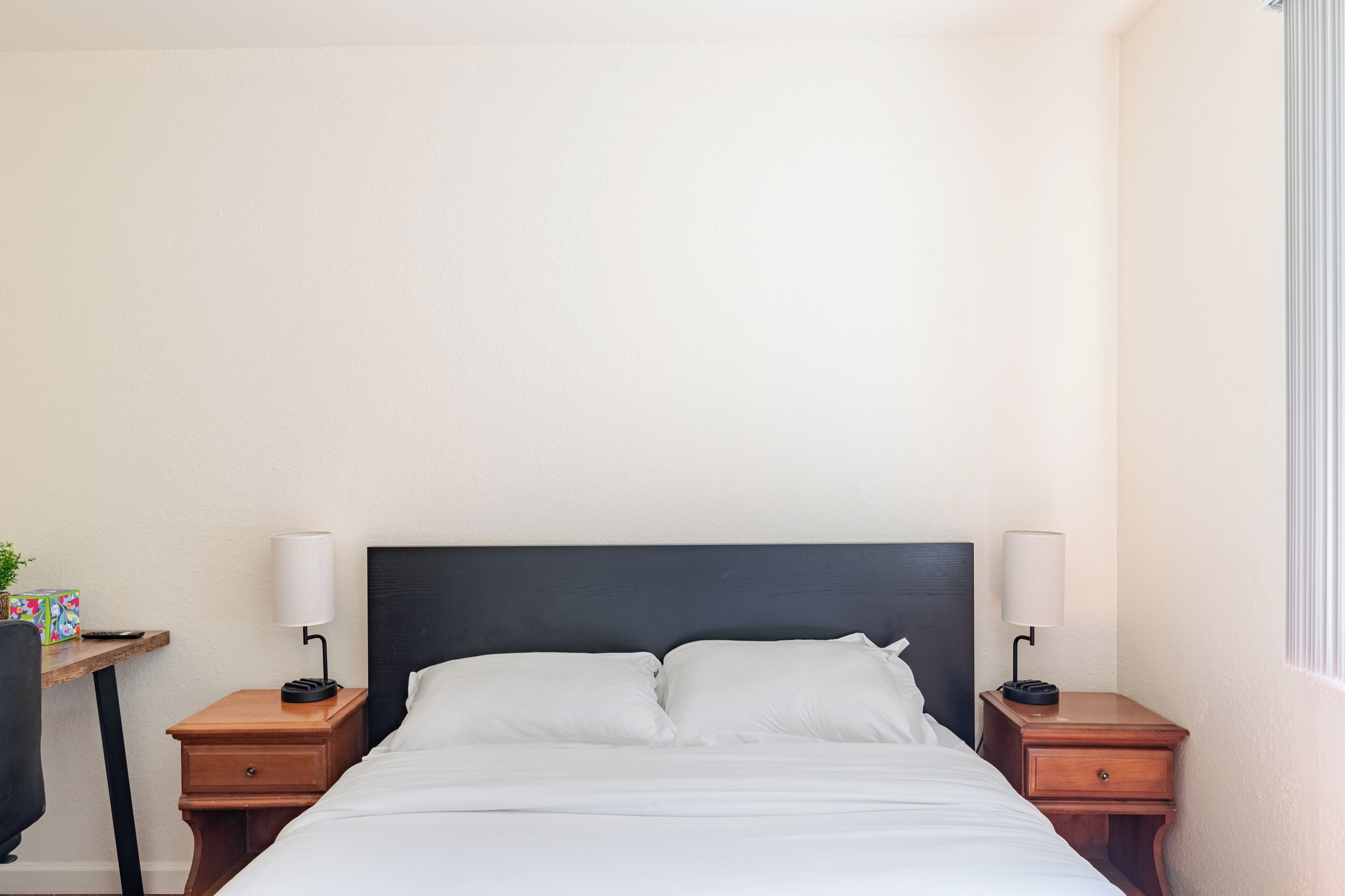 2 sovrum, skrivbord, resesäng och gratis wi-fi