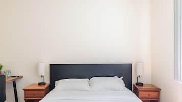 2 sovrum, skrivbord, resesäng och gratis wi-fi