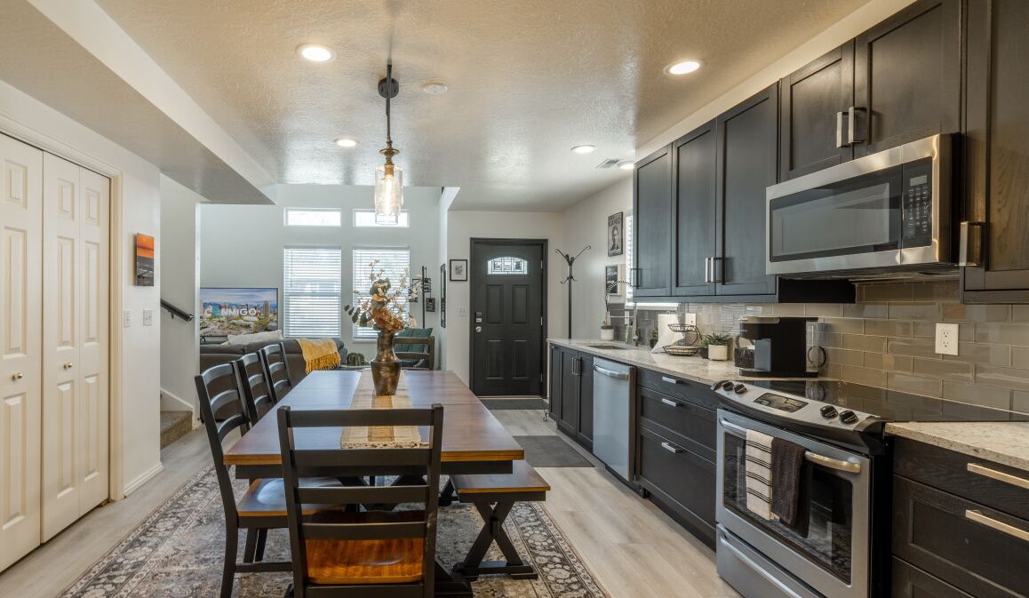 ثلاجة، ميكروويف، فرن، موقد طهي مسطح