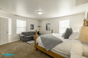 3 bedrooms, desk, iron/ironing board, free WiFi