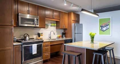 Stunning CozySuites on Elm St. 10