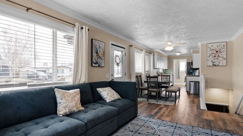 Family & Pet Friendly Home 15 min to Idaho Falls for Hockey & Events