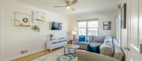 Smart TV, books, offices, computer monitors