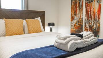 4 bedrooms, desk, iron/ironing board, free WiFi