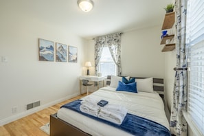 4 chambres, bureau, fer et planche à repasser, accès au Wi-Fi (inclus)