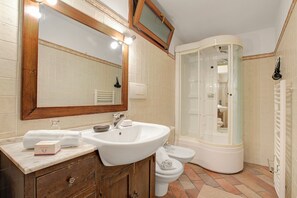 Appartement Familial, plusieurs chambres, côté montagne (Nel Cuore Di Tenno) | Salle de bain