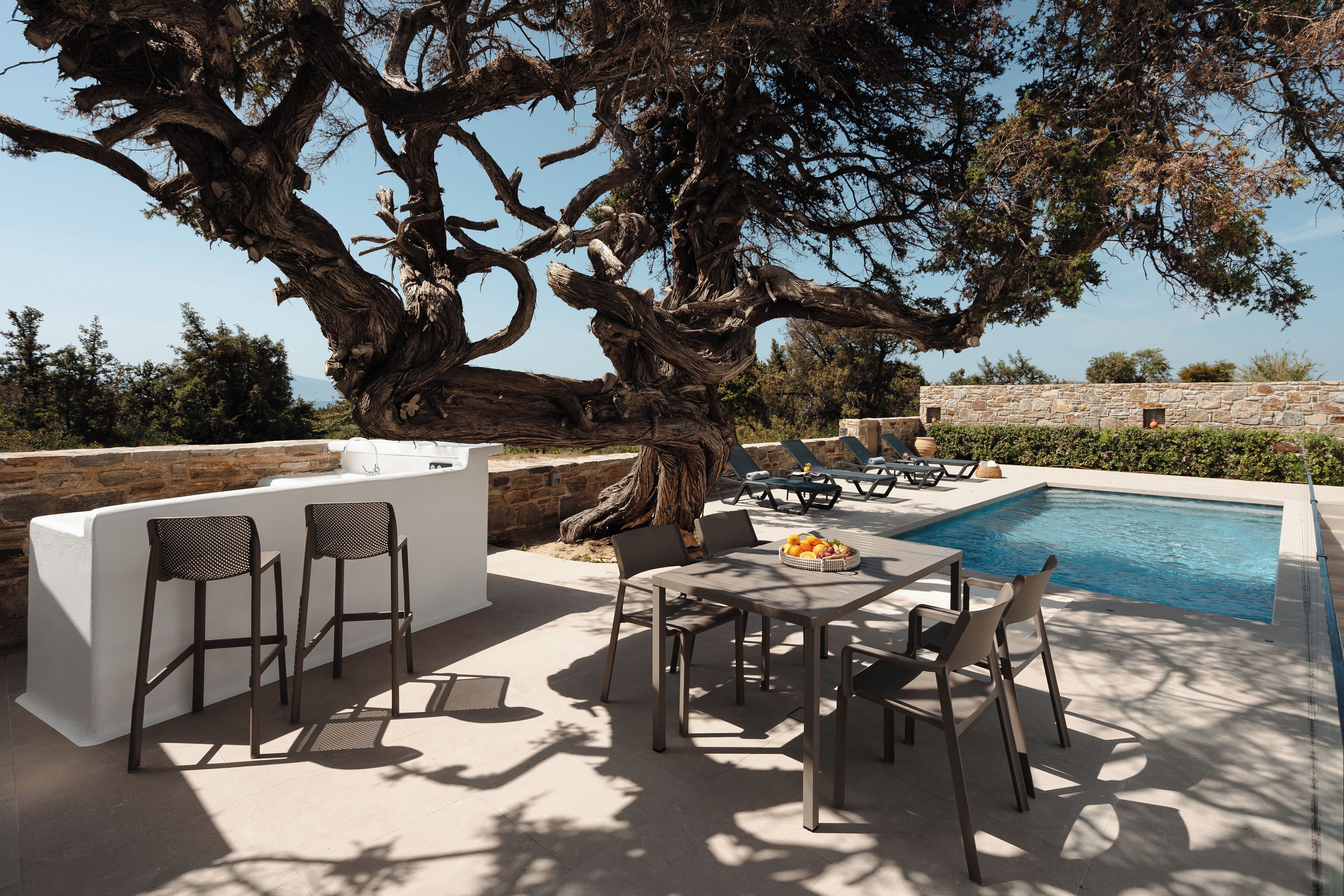 Een seizoensgebonden buitenzwembad