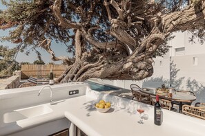 Kauden mukainen ulkouima-allas