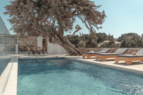 Deluxe Apartment, 3 Bedrooms, Private Pool, Sea View | In-room safe, blackout drapes, iron/ironing board, free WiFi