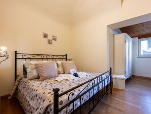 1 bedroom, travel crib, free WiFi