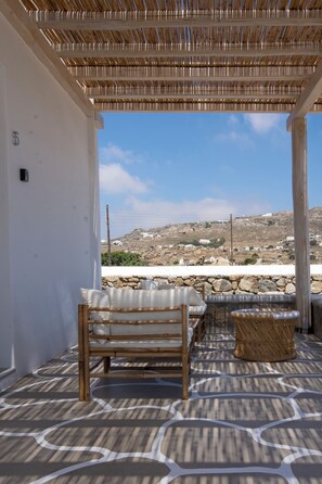 Deluxe Double Room, Garden View | Terrace/patio - Alko Apartments (Mykonos)
