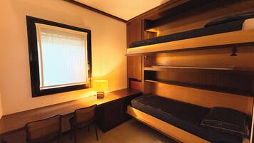 2 chambres, bureau, fer et planche Ă repasser, draps fournis