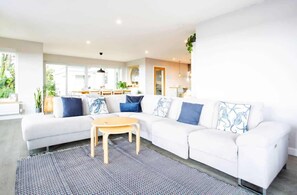 Smart TV, fireplace - Tregaron (Mabe Burnthouse)