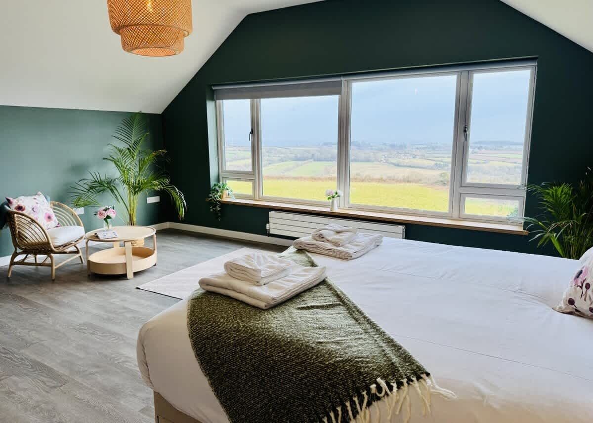 5 bedrooms, iron/ironing board, free WiFi, bed sheets