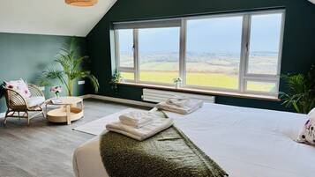 5 bedrooms, iron/ironing board, free WiFi, bed sheets