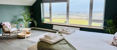 5 bedrooms, iron/ironing board, free WiFi, bed sheets