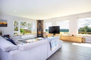 Smart TV, fireplace - Tregaron (Mabe Burnthouse)