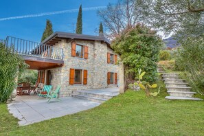 2 bedrooms - Villa Iris With Lakeview And Shared Pool (Toscolano Maderno)