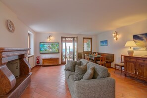 2 bedrooms - Villa Iris With Lakeview And Shared Pool (Toscolano Maderno)