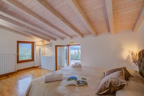 2 bedrooms - Villa Iris With Lakeview And Shared Pool (Toscolano Maderno)