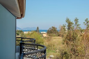 Camera Basic con letto matrimoniale o 2 letti singoli, balcone, vista mare | Wi-Fi gratuito