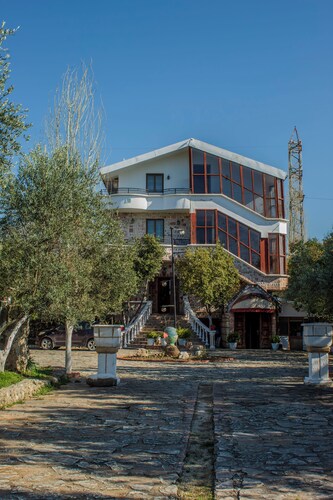 River Hotel