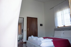 Camera Basic con letto matrimoniale o 2 letti singoli, balcone, vista mare | Wi-Fi gratuito