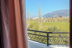 ベーシック 4 人部屋 バルコニー | WiFi (無料)