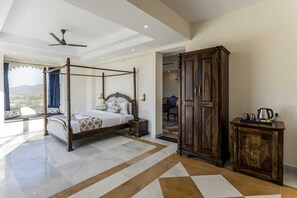 Suite familiar, vistas a la montaña | Sistema de insonorización, wifi gratis, ropa de cama
