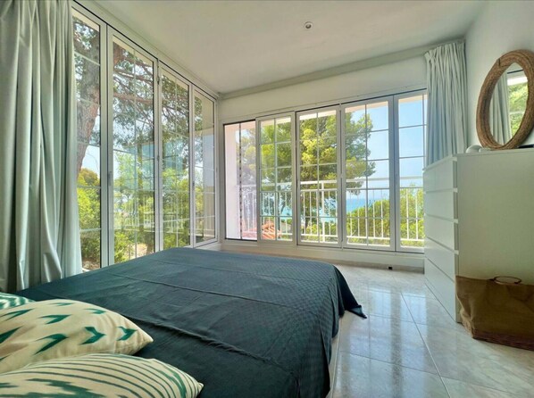 3 bedrooms, iron/ironing board