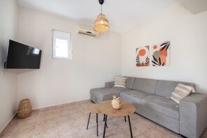 TV - Anna Plaka Apartment (Plaka)
