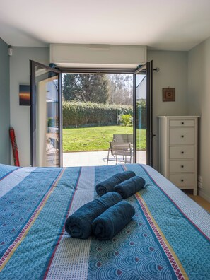 4 bedrooms, iron/ironing board, free WiFi, bed sheets