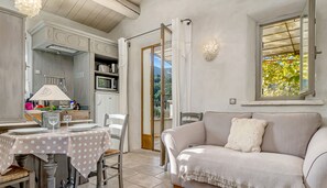 TV, DVD player - Loggia 11 Platane | Résidence Les Petitons (Oppède)