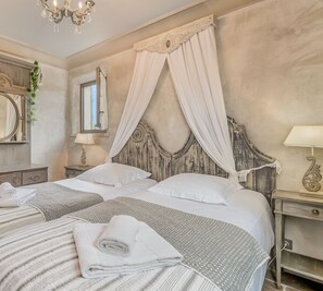 2 bedrooms, iron/ironing board, travel cot, WiFi