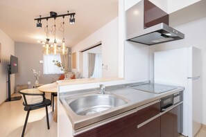 Classic Apartment | Private kitchen | Dining tables