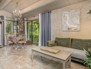 TV, DVD player - Loggia 5 Rosier | Résidence Les Petitons (Oppède)