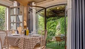 Dining - Loggia 5 Rosier | Résidence Les Petitons (Oppède)