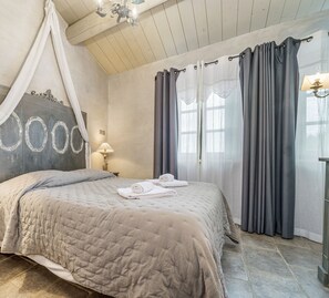 2 bedrooms, iron/ironing board, travel crib, WiFi