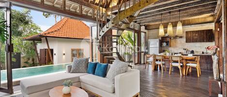 Villa, 3 habitaciones, alberca privada | Área de sala de estar | Televisión de pantalla plana